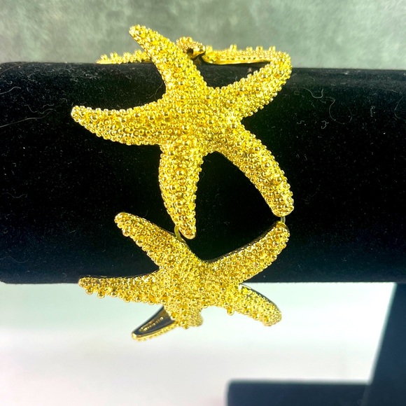 Starfish Gold Tone Bracelet Textured Stretch Wide Chunky Unique Statement Piece - Picture 1 of 5